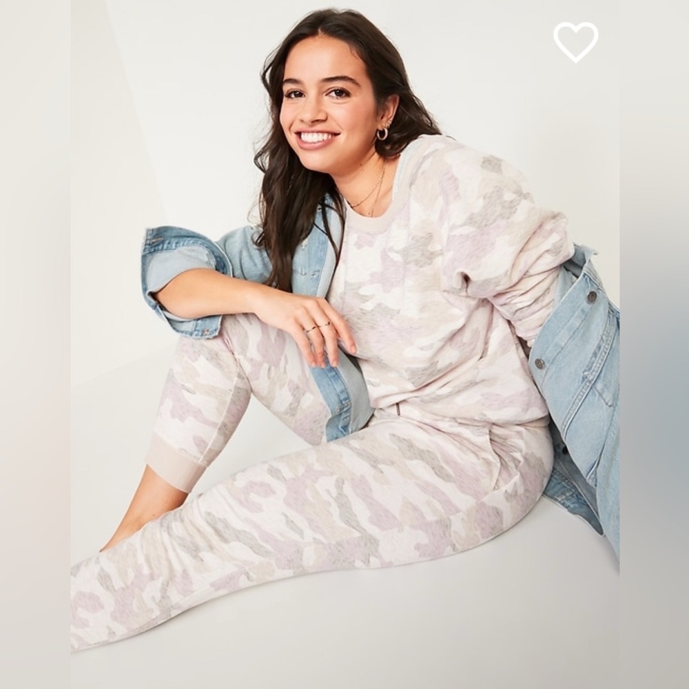 Old Navy Women’s Pink Camouflage Lounge Set